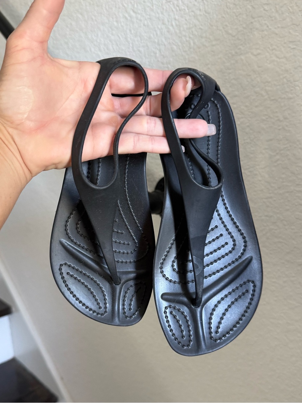 Crocs Sexi Flip Women's T-Strap Ankle Wrap Sandals Black Sz: 4 women’s